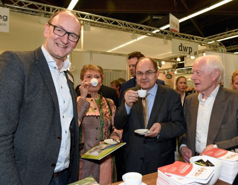 tl_files/kaffaland/00-news/Biofach 2017-Rundgang_BM_Schmidt.jpg